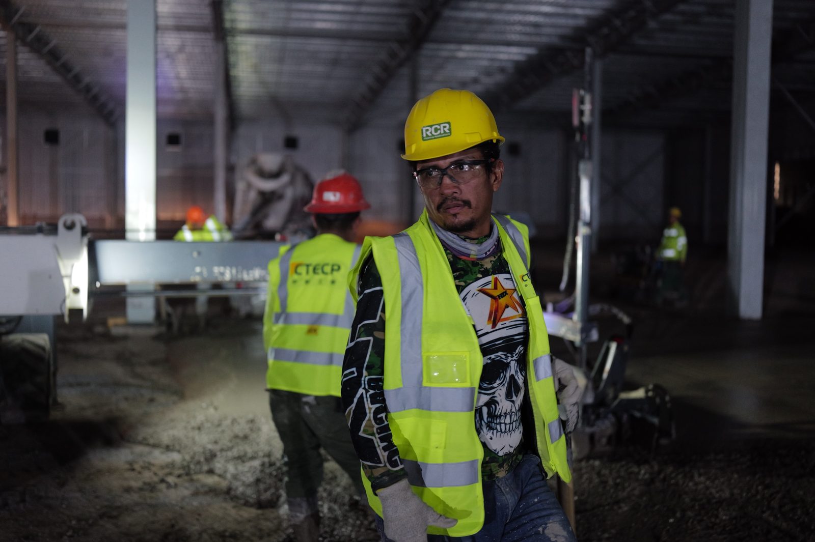 Colado nocturno de piso industrial con cuadrilla propia de CTECP